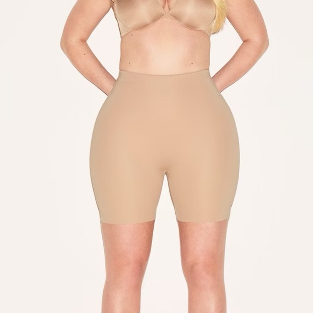 NWT Skims Body Hip Enhancing Padded Shorts